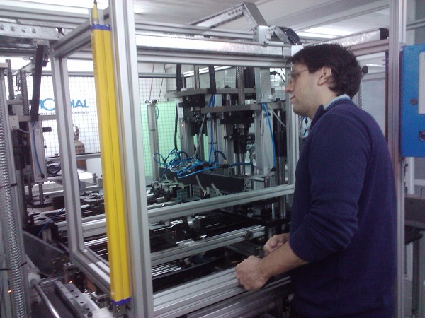 Embujadora de amortiguadores CNC